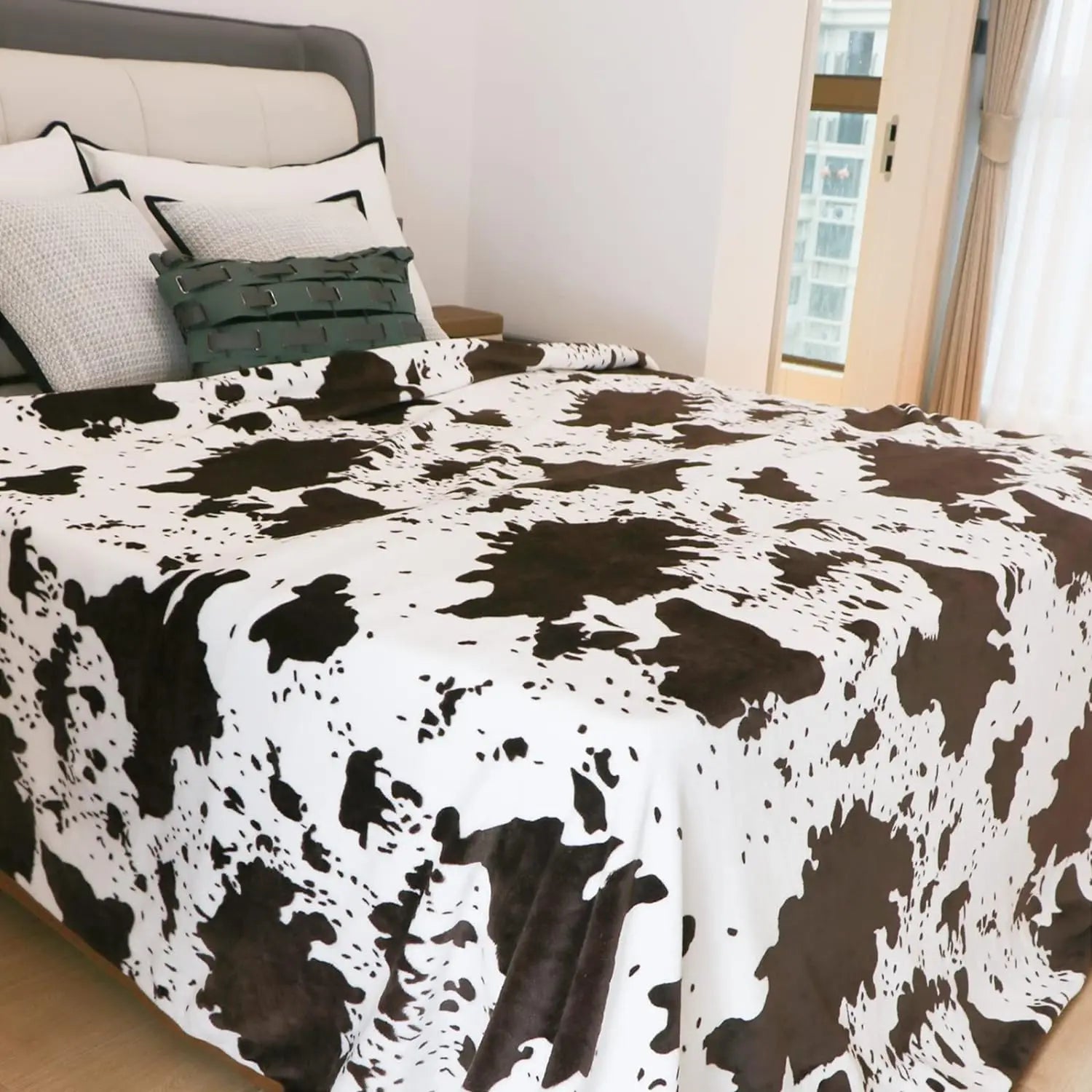 Cute Cow Print Fleece Blanket - Cozy, Soft, and Lightweight Throw for All Seasons SPINGHAR